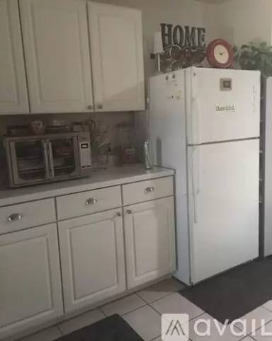 Main picture of 512 E Colgate Dr