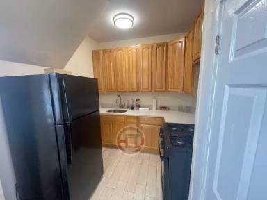 Main picture of 87 City Island Ave