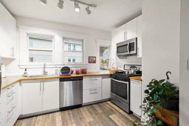 Main picture of 16 Oak Hill Rd