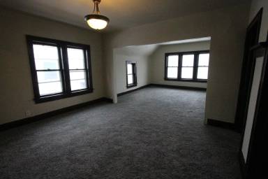 Main picture of 2100 S 81st St