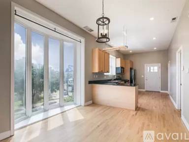 Main picture of 2901 W Washington Blvd