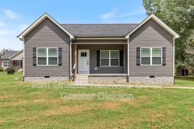 Main picture of 126 Old Pond Ln