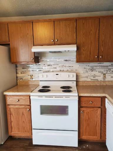 Main picture of 220 E Tyranena Park Rd