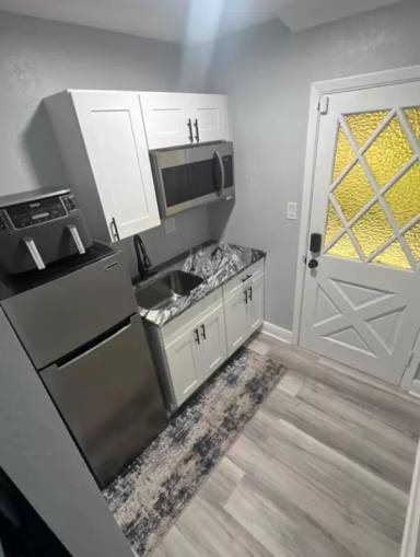 Main picture of 3755 Silver Lk Ave