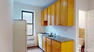 Main picture of 204 E 76th St