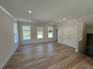 Main picture of 2102 Winterberry Ln