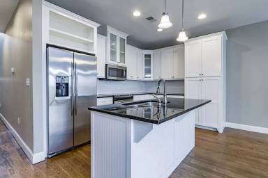 Main picture of 204 W Price St