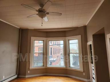Main picture of 83 1/2 W Pearl St