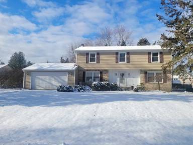 Main picture of 1977 Meadow Ridge Dr