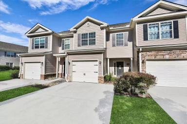 Main picture of 975 Canyon Oak Loop