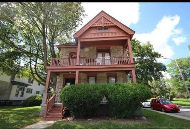 Main picture of 219 N Huron St