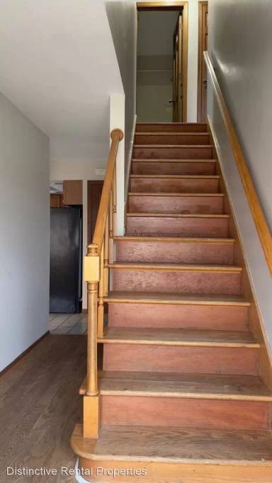 Main picture of 842 Kent Ave