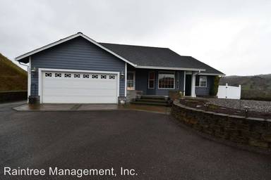Main picture of 880 N Summerwood St