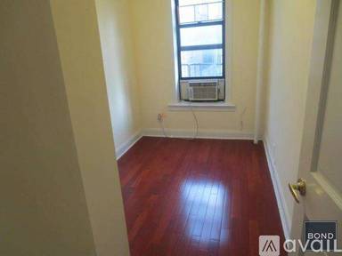 Main picture of 217 E 82nd St