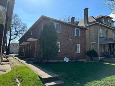 Main picture of 39 W 10th Ave