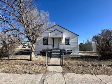 Main picture of 611 Evans Ave