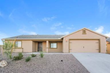 Main picture of 7084 S Victor Dr
