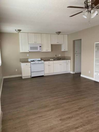 Main picture of 9545 Flower St