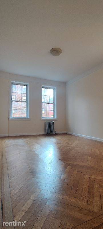 Main picture of 117 W 13th St
