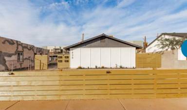 Main picture of 1438 E Adams St