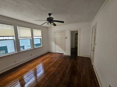 Main picture of 909 Greenwood Ave NE