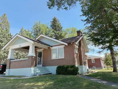 Main picture of 106 E 2nd S