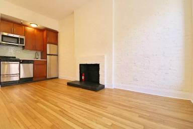 Main picture of 206 E 76th St