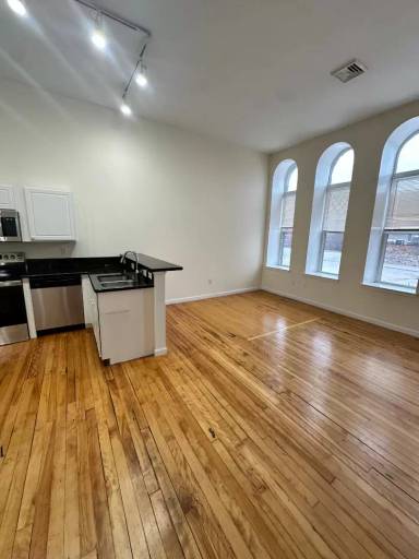Main picture of 221 Glen St