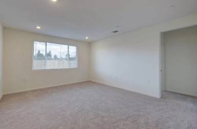 Main picture of 636 N Apricot Ave