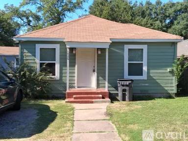 Main picture of 1426 W 5th Ave