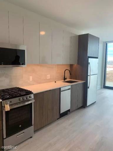 Main picture of 1111 W Van Buren St