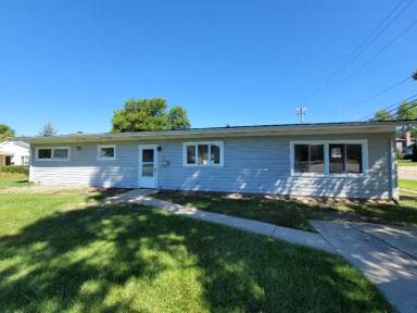 Main picture of 921 Parkway Dr