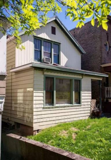 Main picture of 310 E 5th St