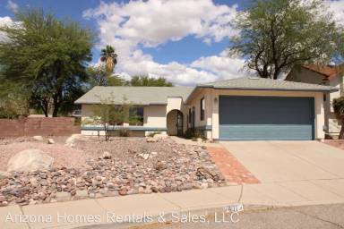 Main picture of 401 S Stonington Pl