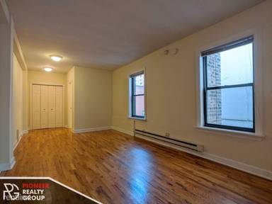 Main picture of 1347 N Dearborn St