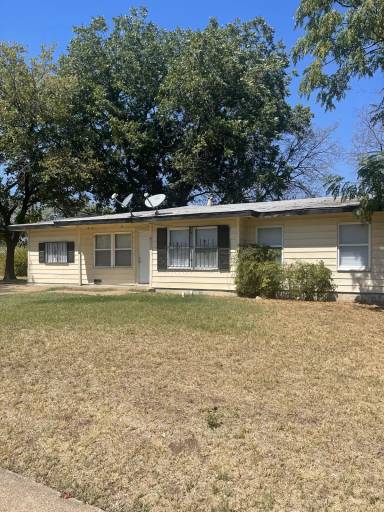 Main picture of 761 Clearwood Dr