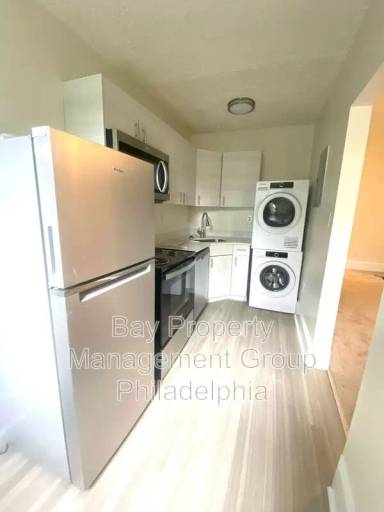 Main picture of 2809 W Queen Ln