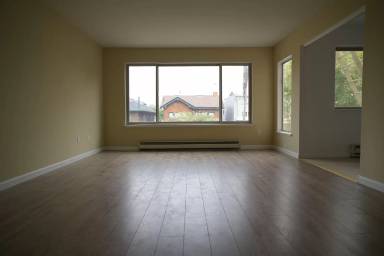 Main picture of 125 Palm Ave