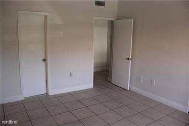 Main picture of 10095 SW 77th Ct