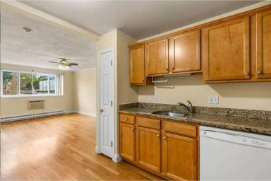 Main picture of 326 Broadway