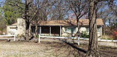 Main picture of 2504 E Glen Oaks Cir