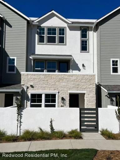Main picture of 282 Gambrel Cir