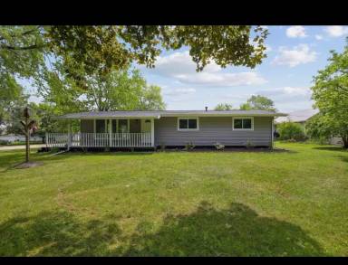 Main picture of 202 S Lake of the Woods Rd