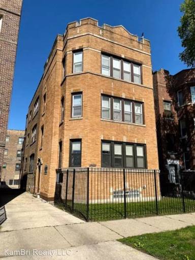 Main picture of 8236 S Ellis Ave