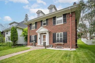 Main picture of 2125 E 3rd St