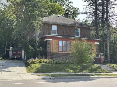 Main picture of 701 S Main St