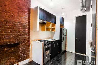 Main picture of 1066 Putnam Ave