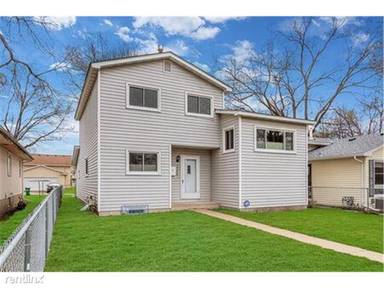 Main picture of 5144 James Ave N