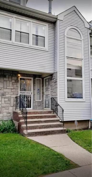 Main picture of 100 7th Ave