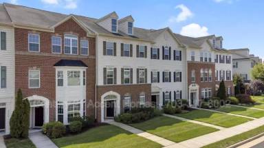 Main picture of 24676 Hutchinson Farm Dr